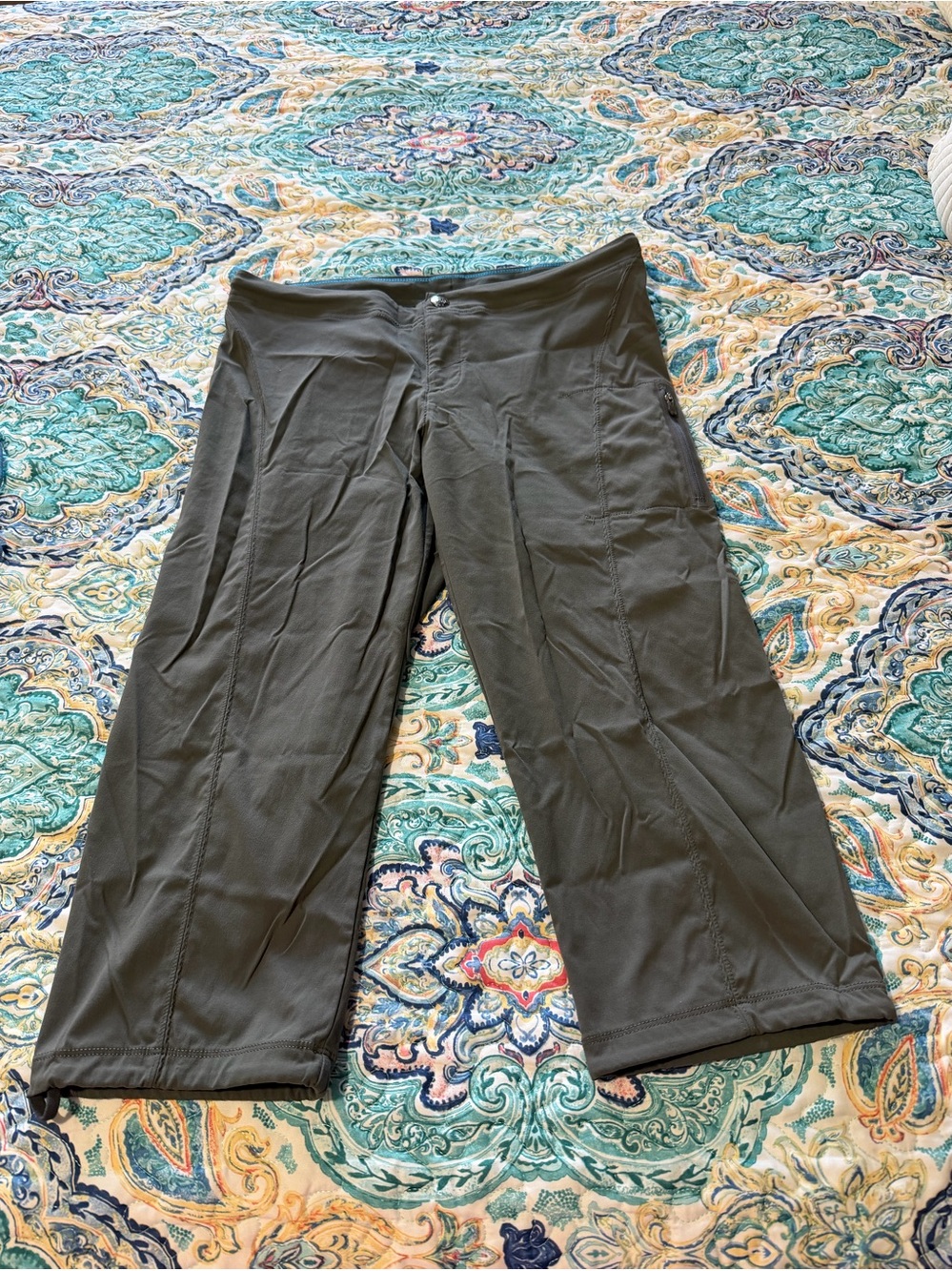 Women’s Gray Columbia Capris with Omni-Shield Advanced Repellancy